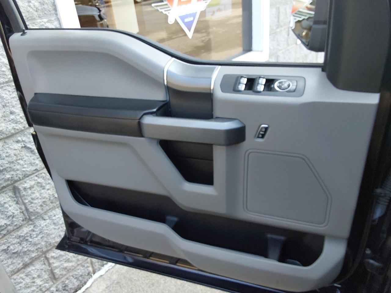 Ford F-150 4WD SuperCrew 145" XLT 2016