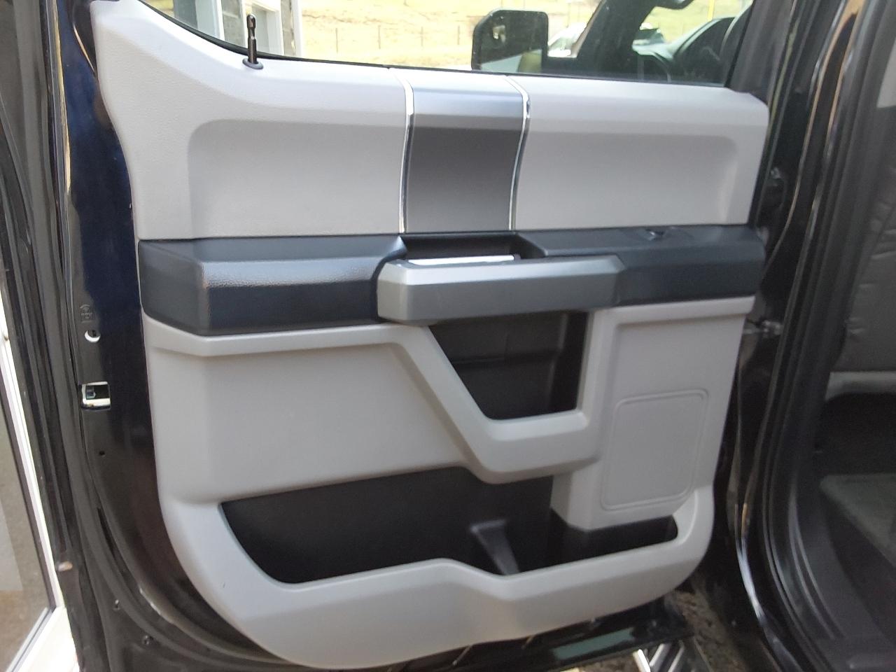 Ford F-150 4WD SuperCrew 145" XLT 2016