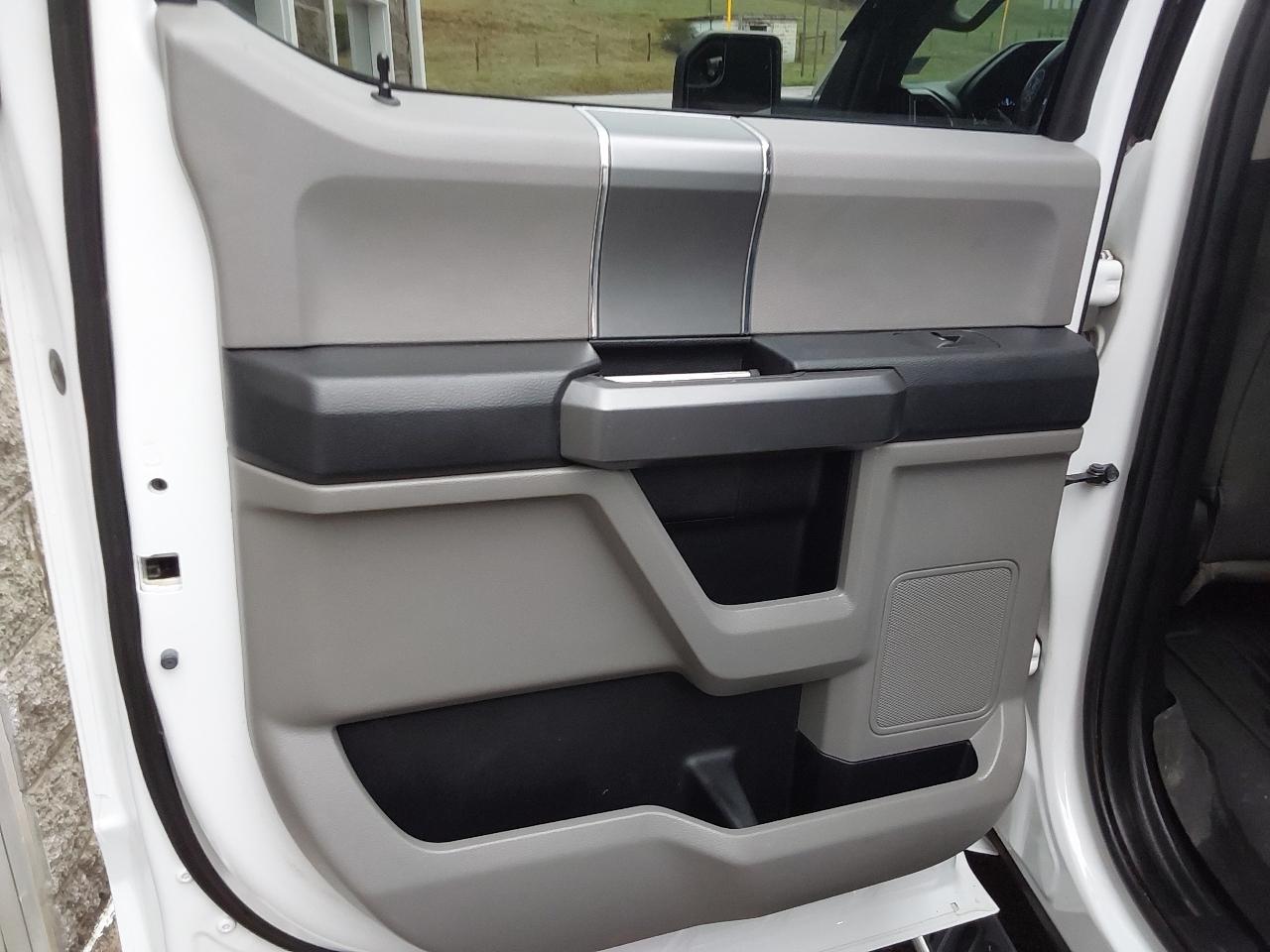 Ford F-150 4WD SuperCrew 145" XLT 2015