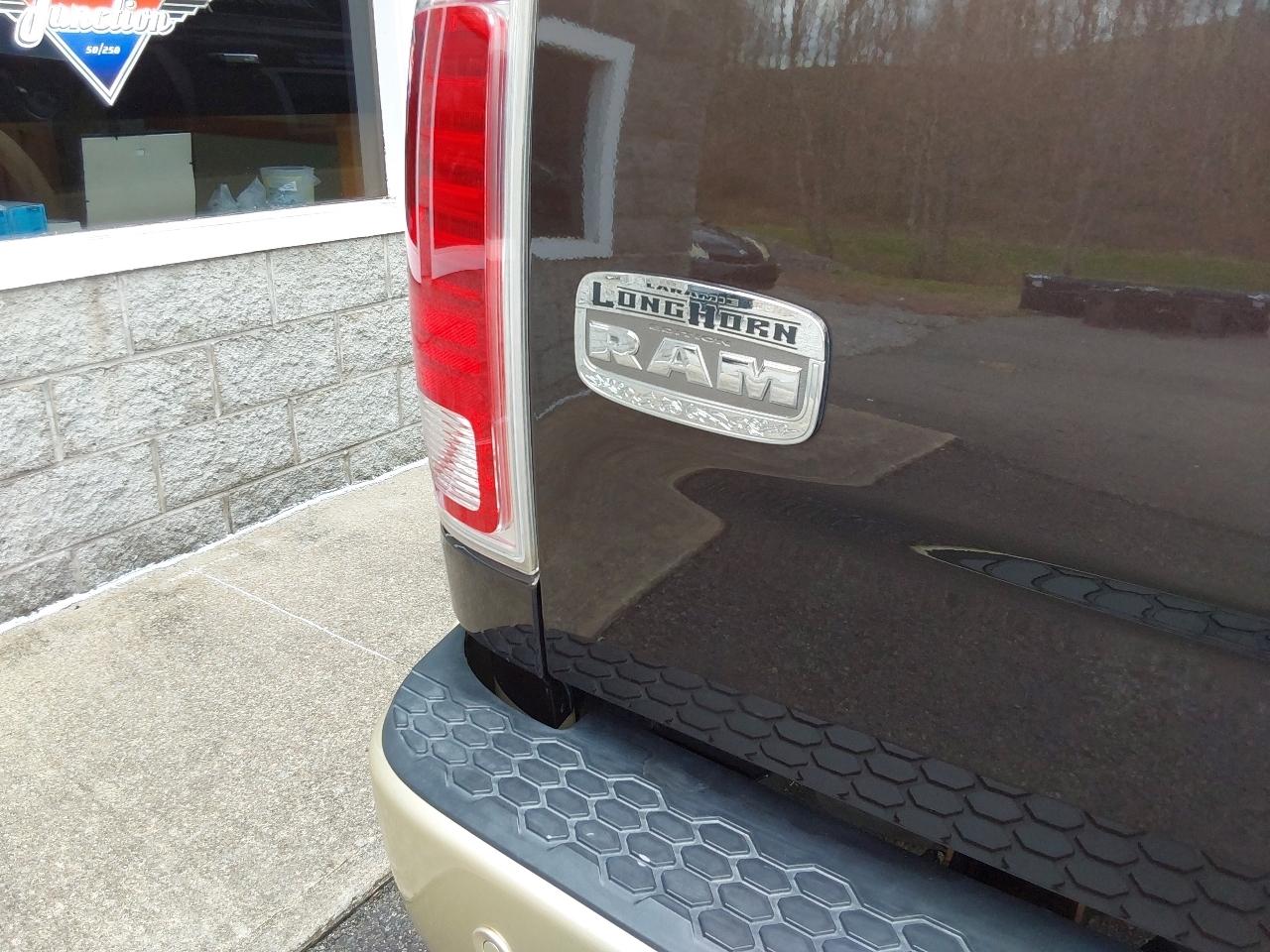 RAM 3500 4WD Mega Cab 160.5" Longhorn 2016