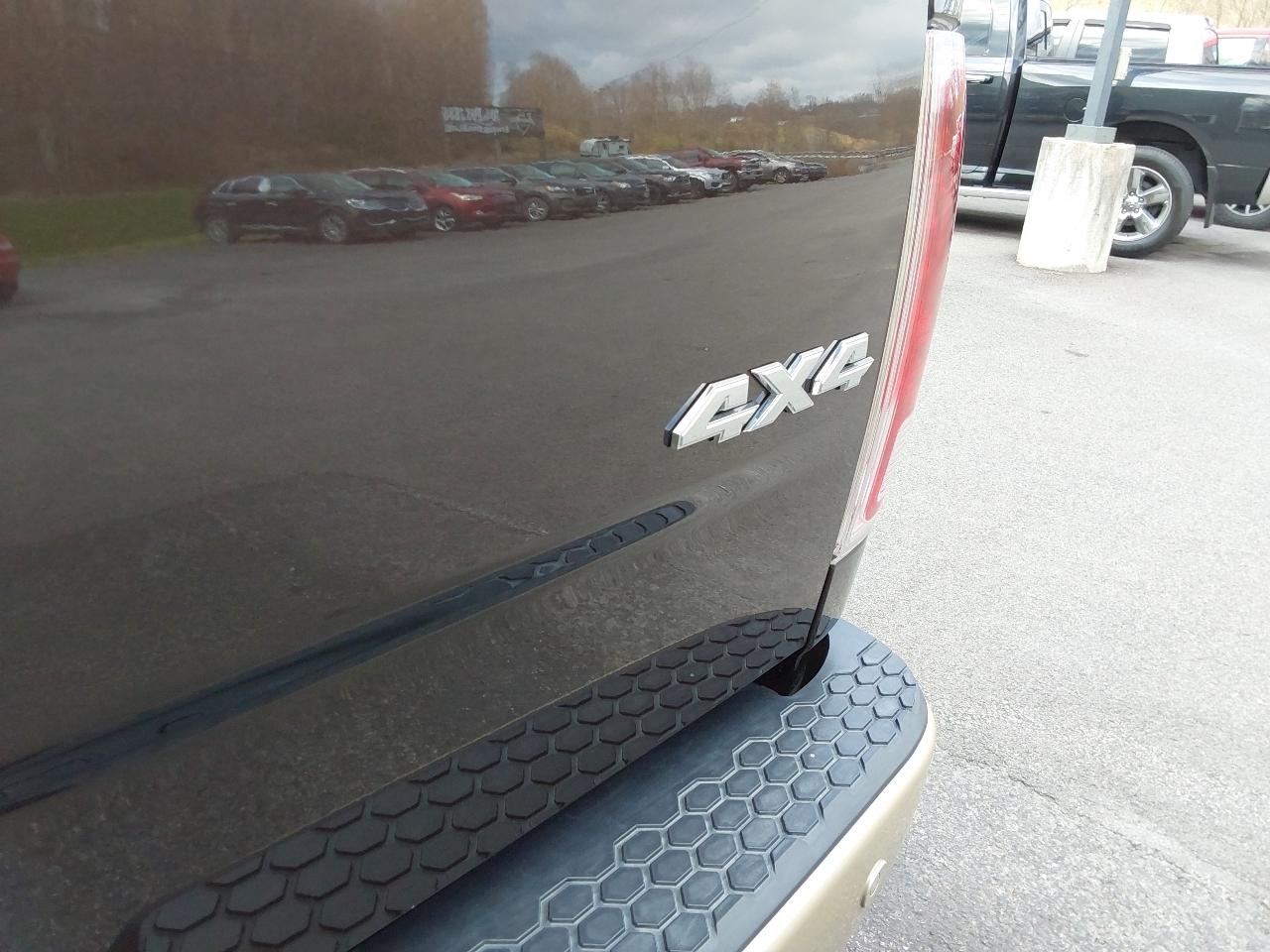 RAM 3500 4WD Mega Cab 160.5" Longhorn 2016