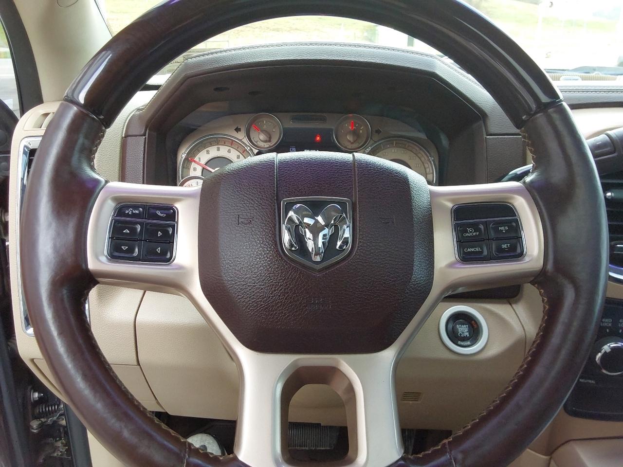 RAM 3500 4WD Mega Cab 160.5" Longhorn 2016