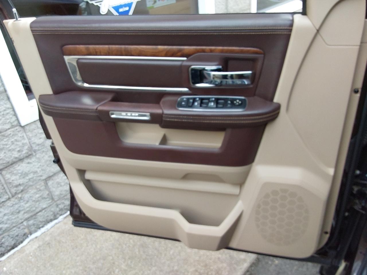 RAM 3500 4WD Mega Cab 160.5" Longhorn 2016