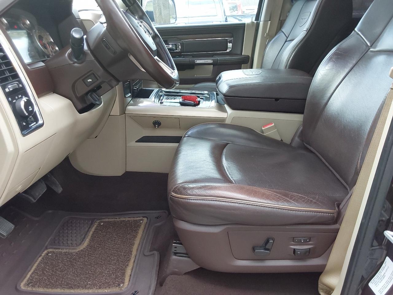 RAM 3500 4WD Mega Cab 160.5" Longhorn 2016