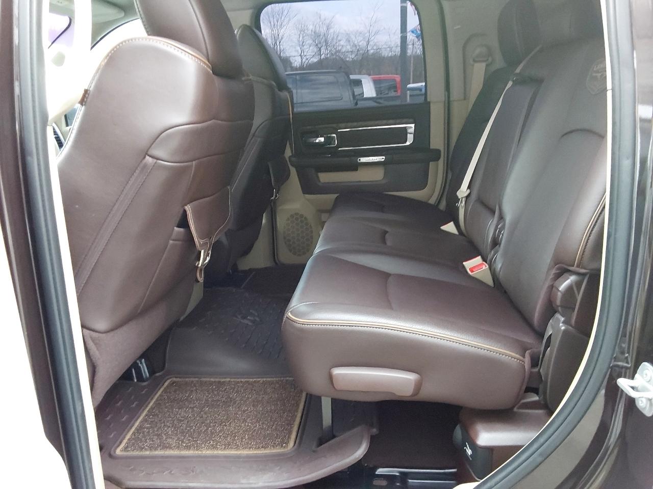 RAM 3500 4WD Mega Cab 160.5" Longhorn 2016