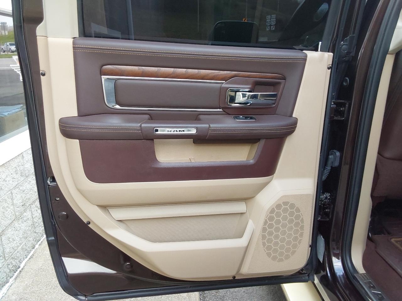 RAM 3500 4WD Mega Cab 160.5" Longhorn 2016