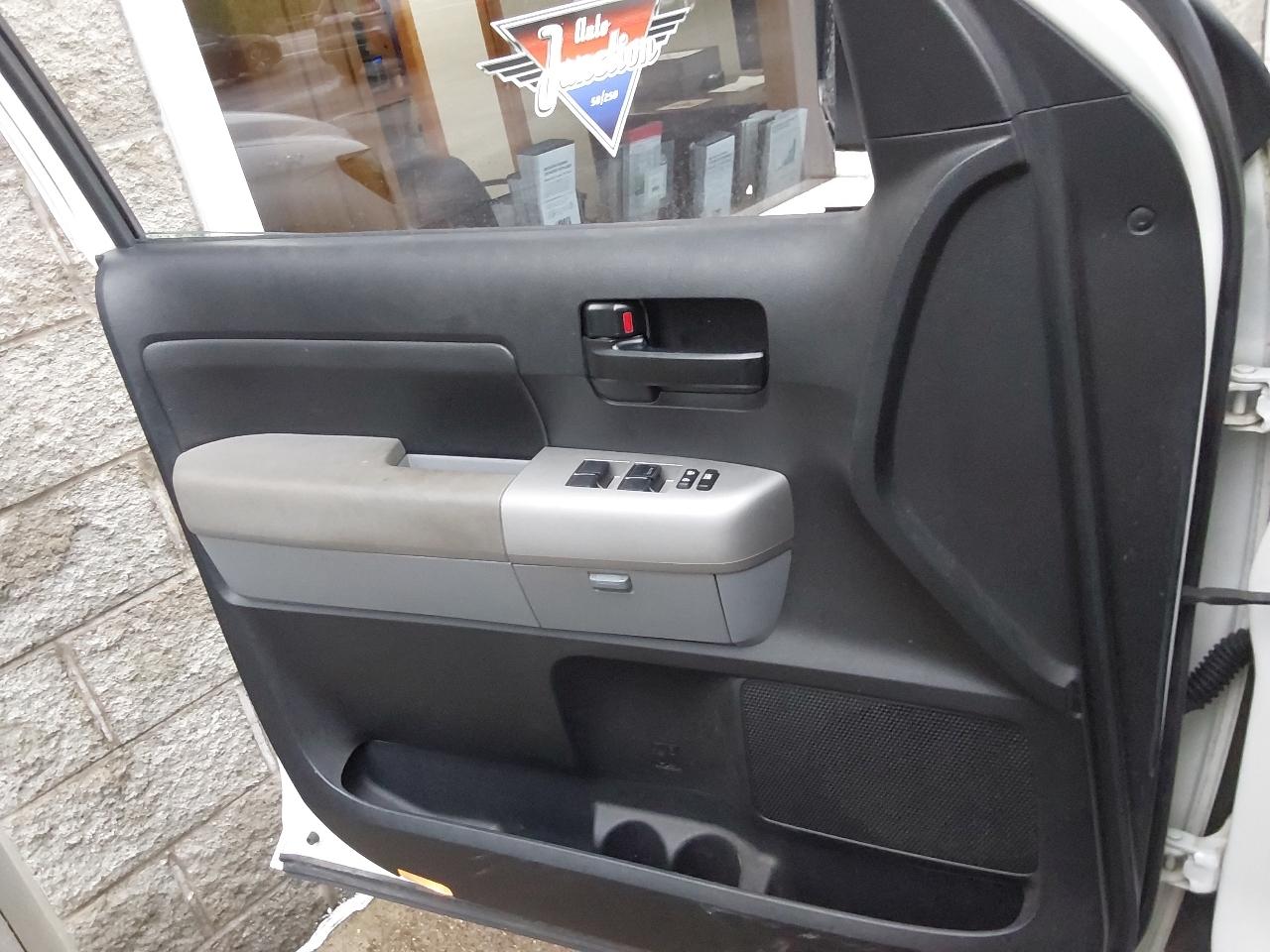 Toyota Tundra 4WD Double 145.7" 4.7L V8 SR5 (Natl 2007