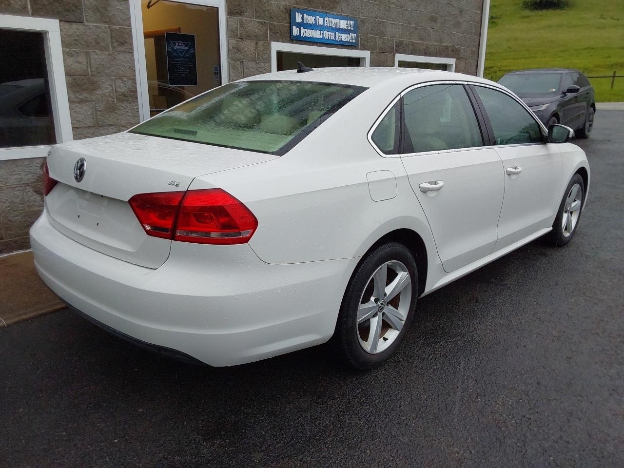 Volkswagen Passat 4dr Sdn 2.5L Auto SE PZEV 2013