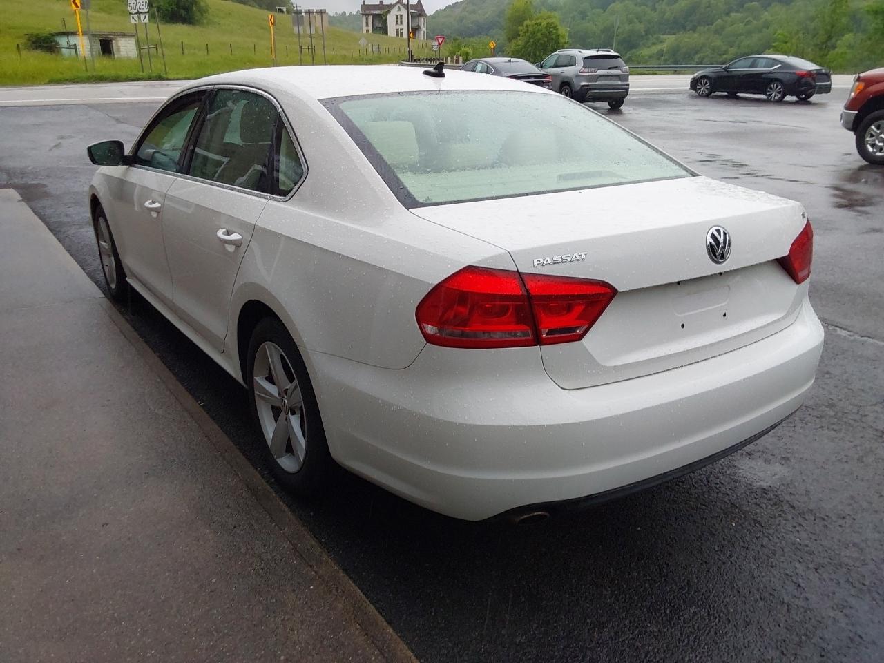 Volkswagen Passat 4dr Sdn 2.5L Auto SE PZEV 2013