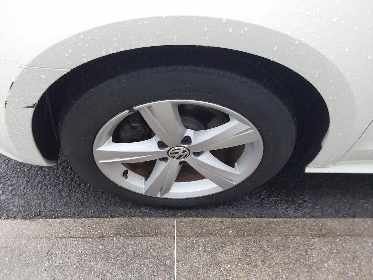 Volkswagen Passat 4dr Sdn 2.5L Auto SE PZEV 2013