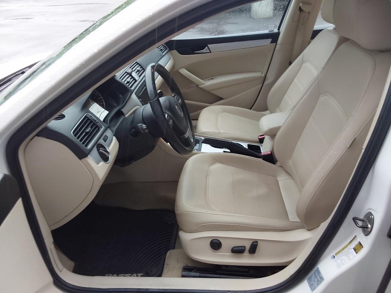 Volkswagen Passat 4dr Sdn 2.5L Auto SE PZEV 2013