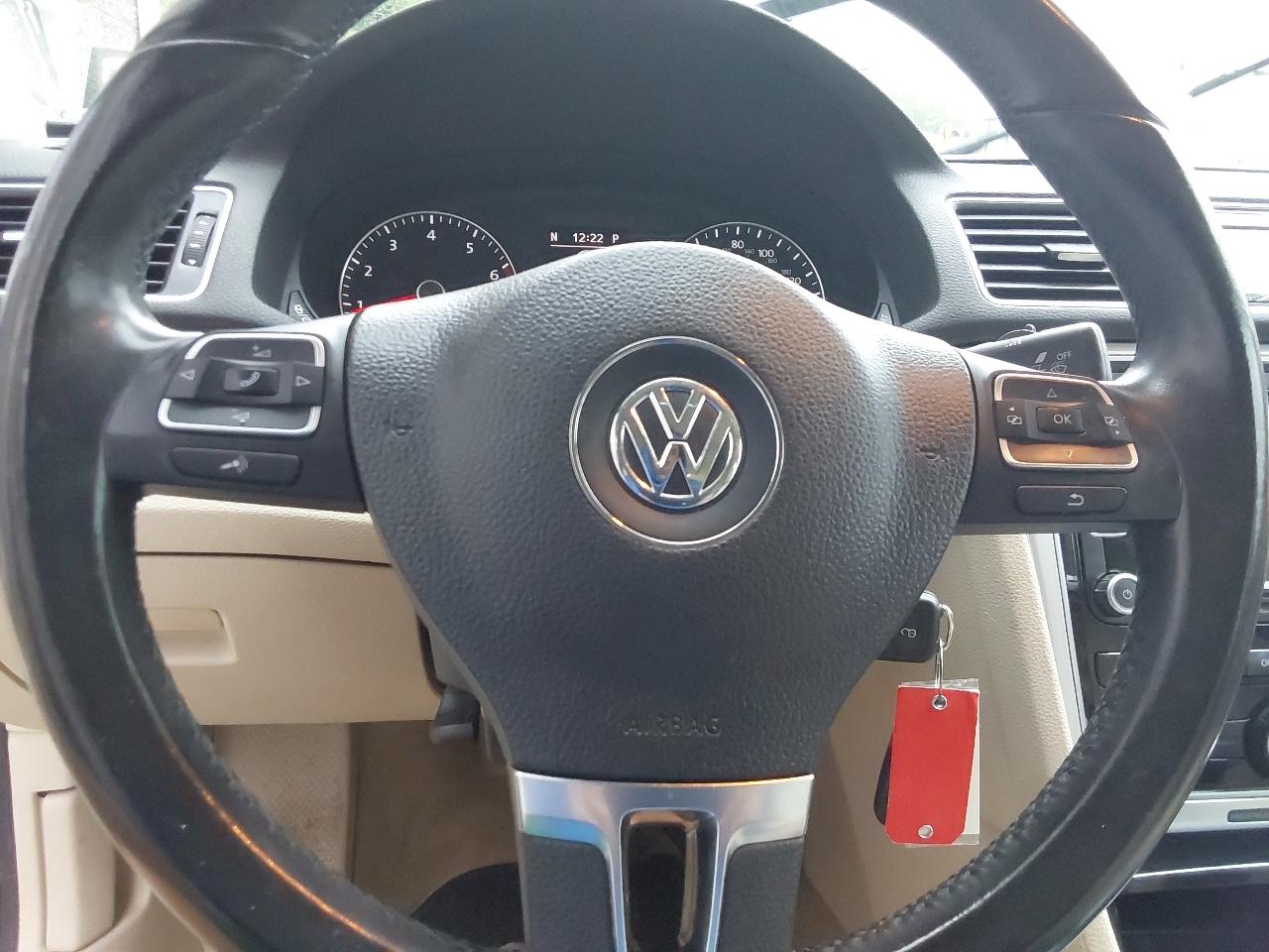Volkswagen Passat 4dr Sdn 2.5L Auto SE PZEV 2013