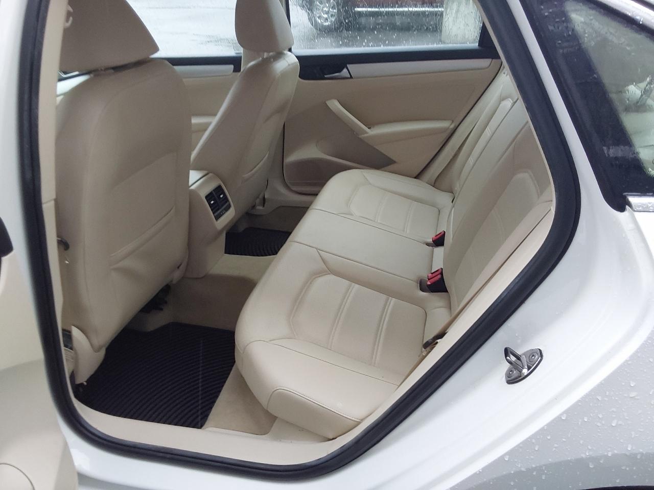 Volkswagen Passat 4dr Sdn 2.5L Auto SE PZEV 2013