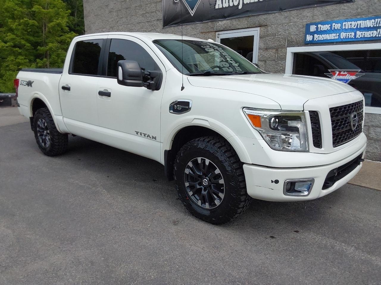 Nissan Titan 4x4 Crew Cab PRO-4X 2017