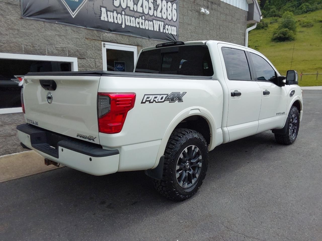 Nissan Titan 4x4 Crew Cab PRO-4X 2017