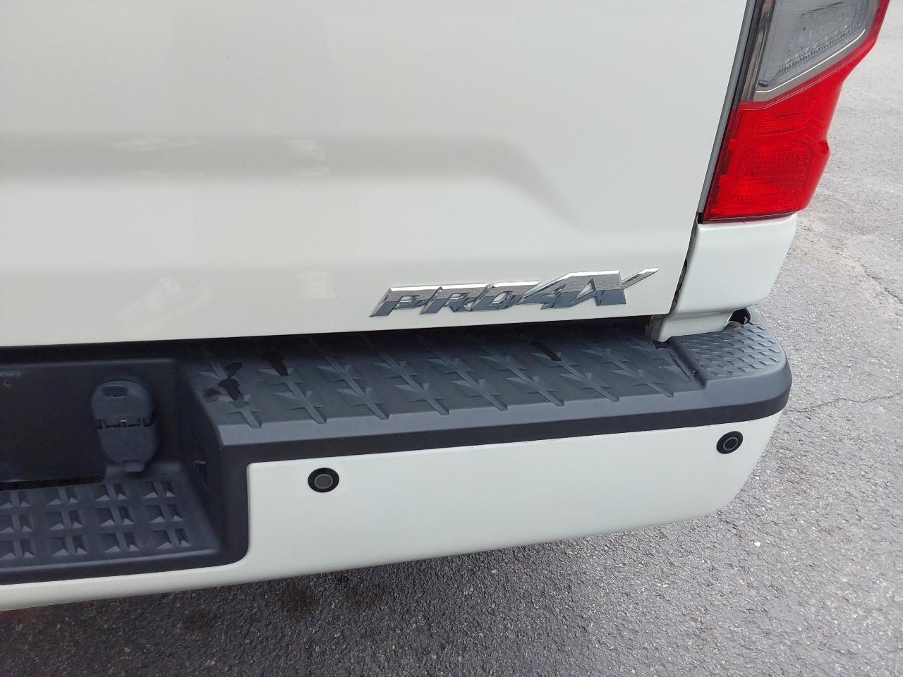 Nissan Titan 4x4 Crew Cab PRO-4X 2017
