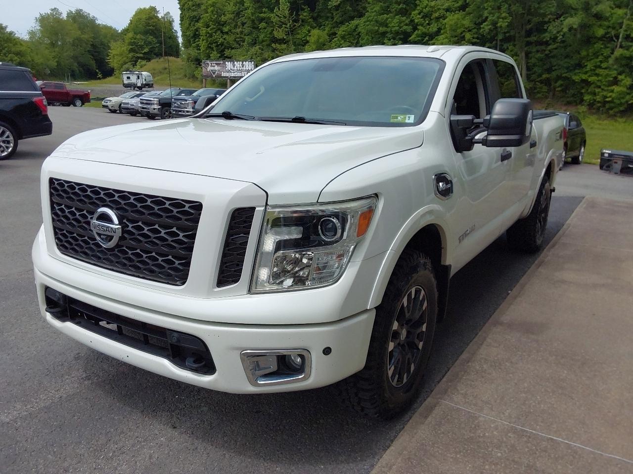 Nissan Titan 4x4 Crew Cab PRO-4X 2017