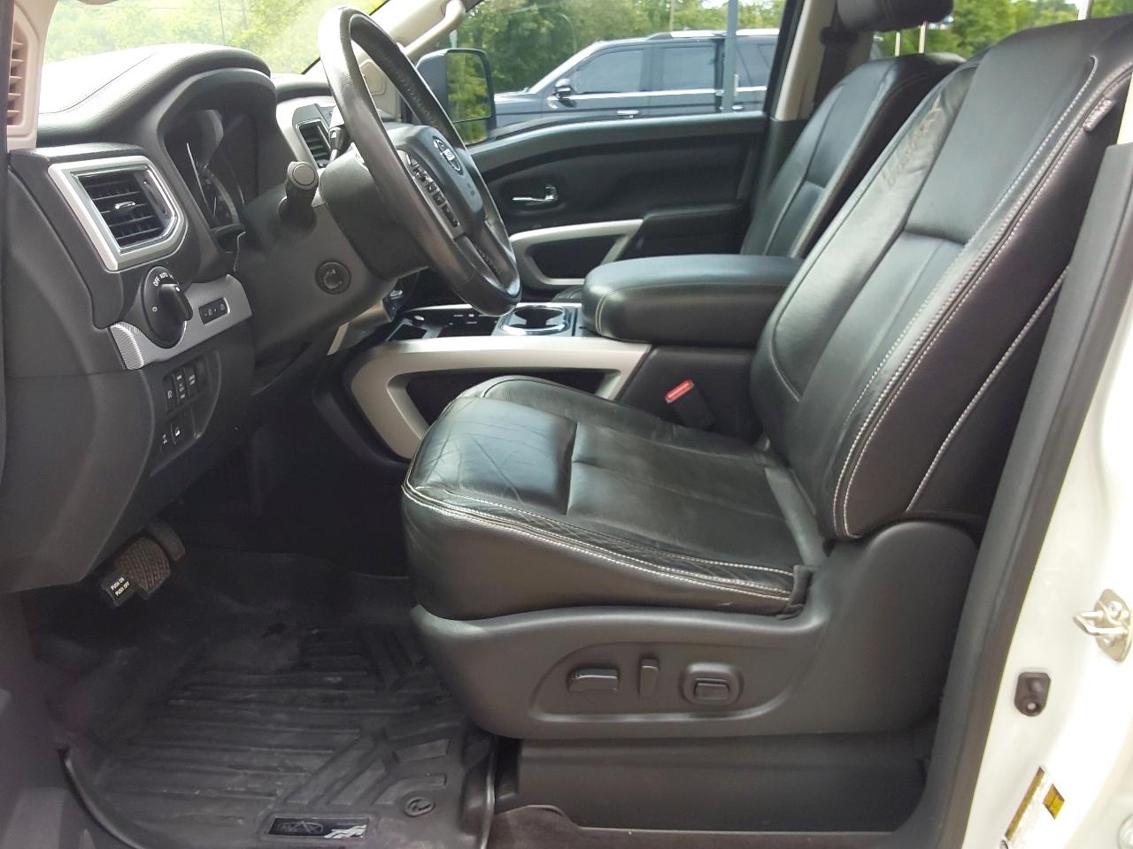 Nissan Titan 4x4 Crew Cab PRO-4X 2017