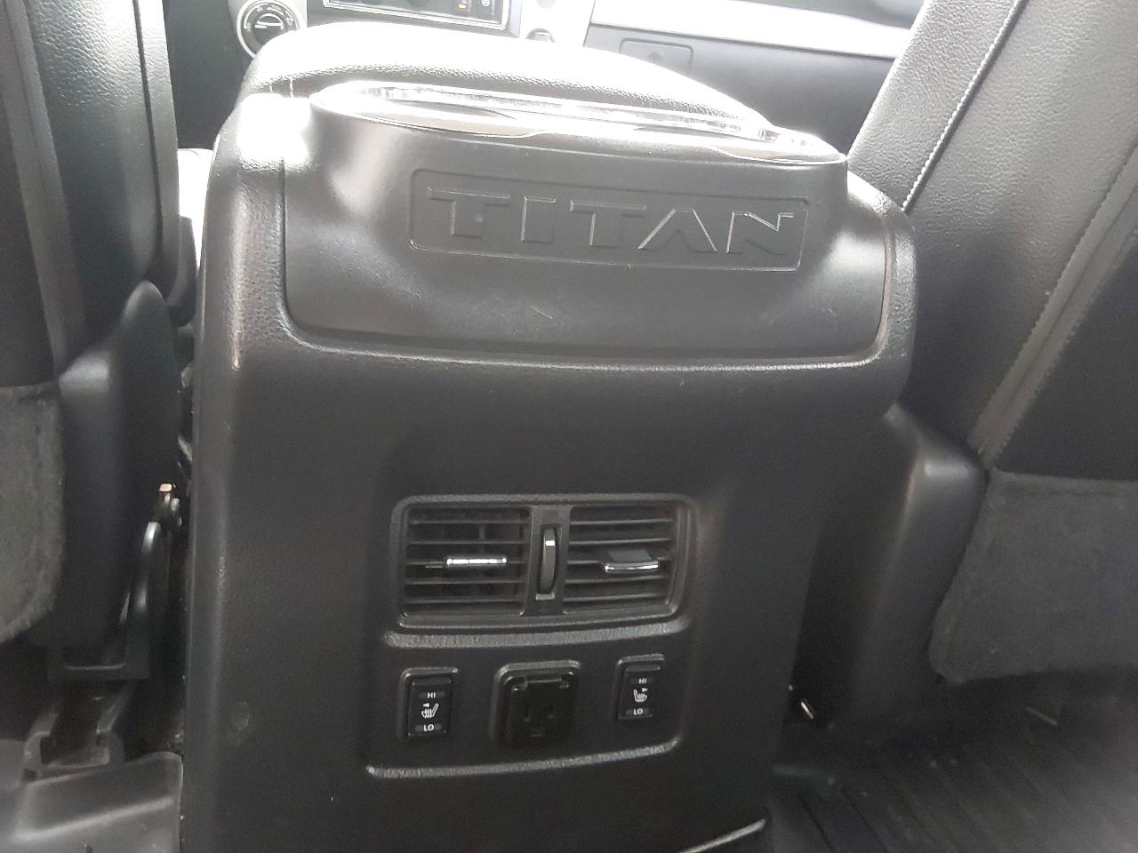 Nissan Titan 4x4 Crew Cab PRO-4X 2017