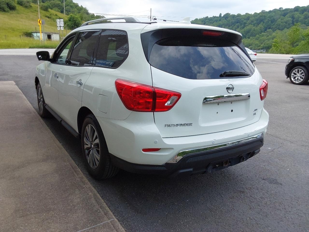 Nissan Pathfinder 4x4 SL 2019