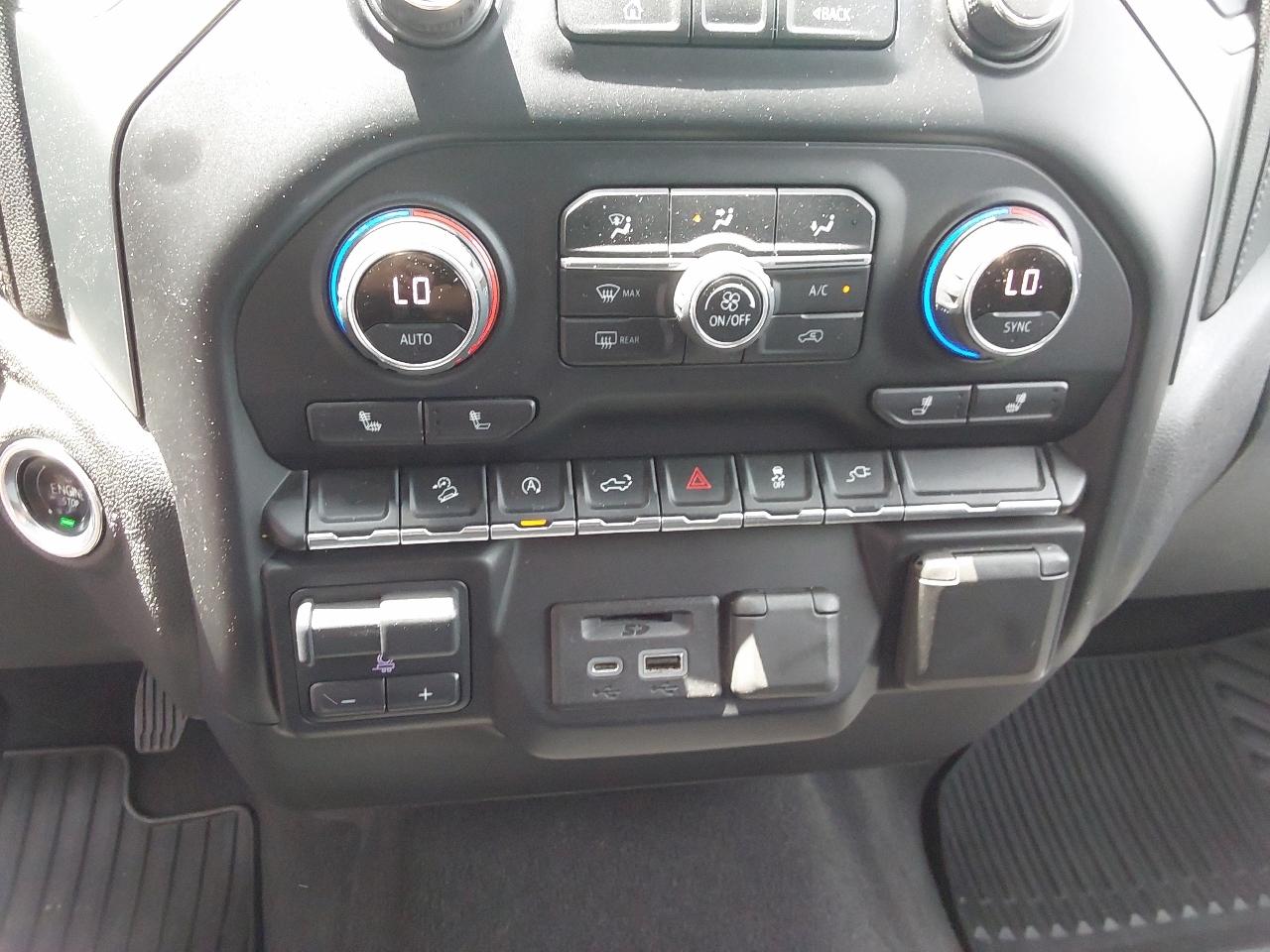 Chevrolet Silverado 1500 4WD Crew Cab 147" LT 2020