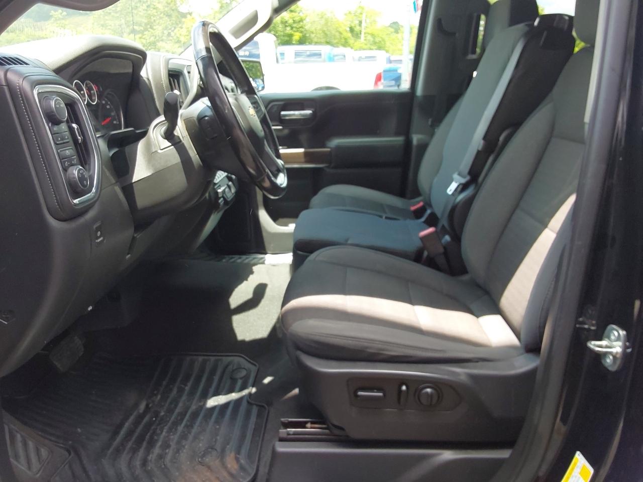 Chevrolet Silverado 1500 4WD Crew Cab 147" LT 2020