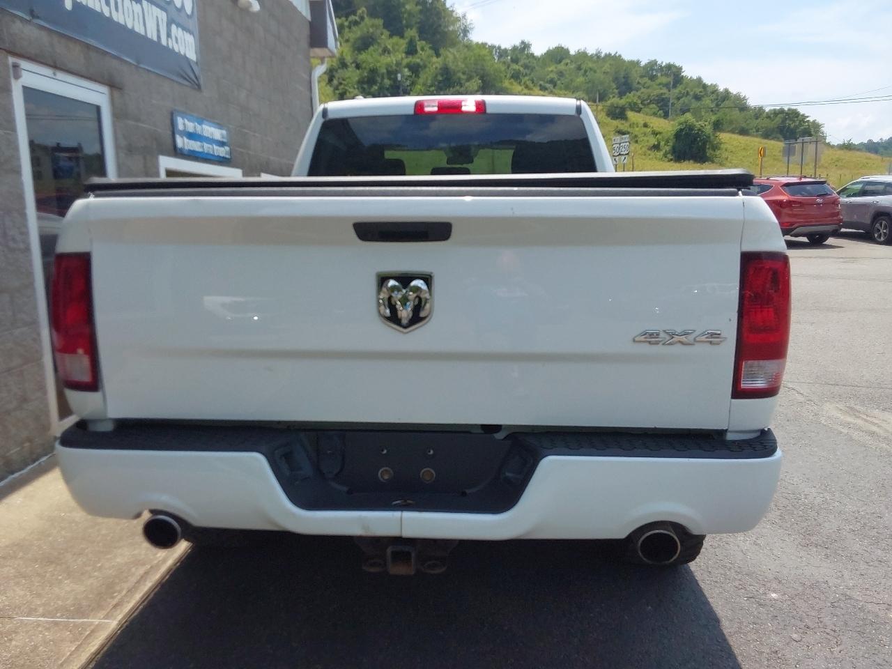 RAM 1500 Classic Express 4x4 Quad Cab 6'4" Box 2019