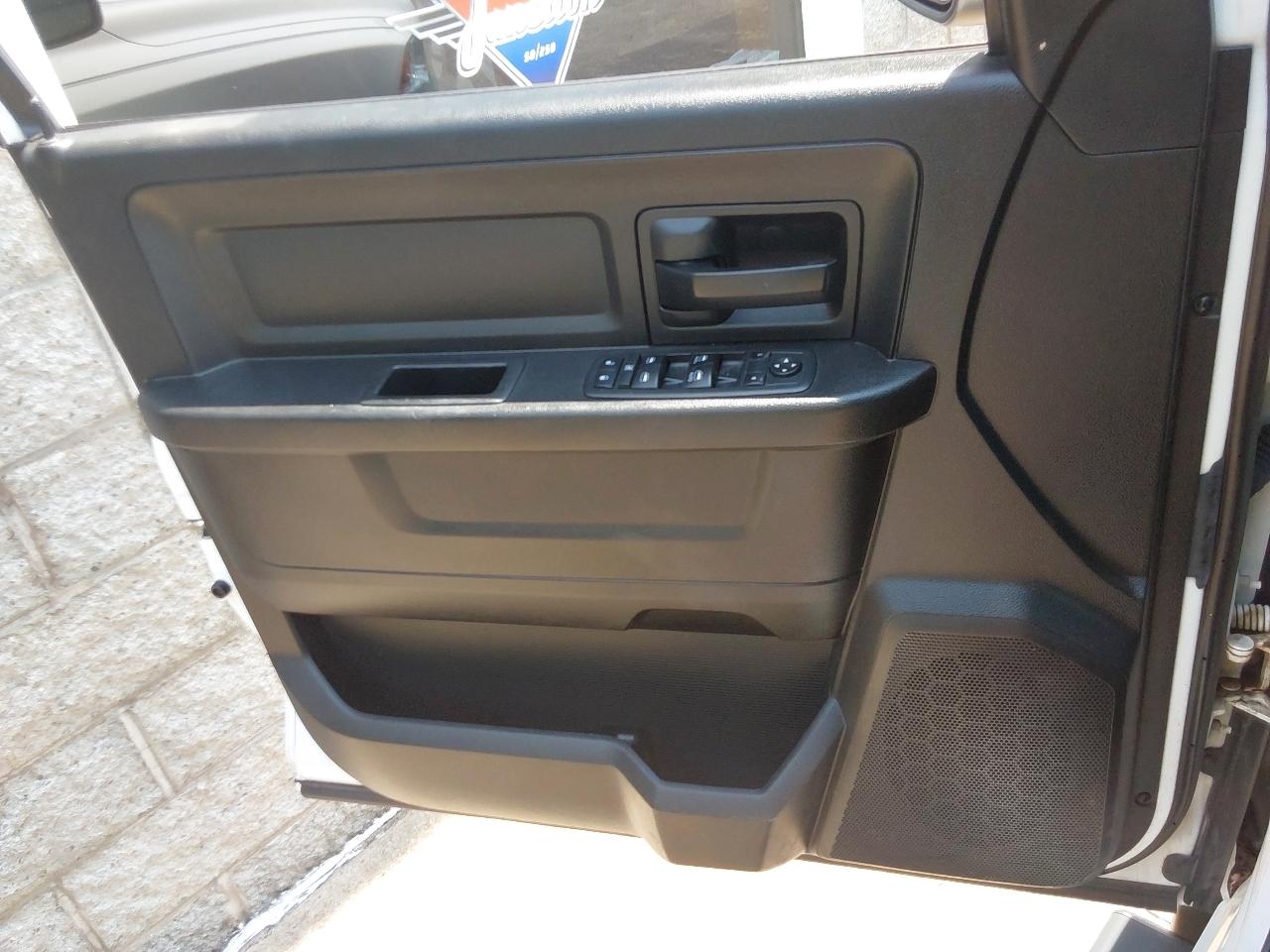 RAM 1500 Classic Express 4x4 Quad Cab 6'4" Box 2019
