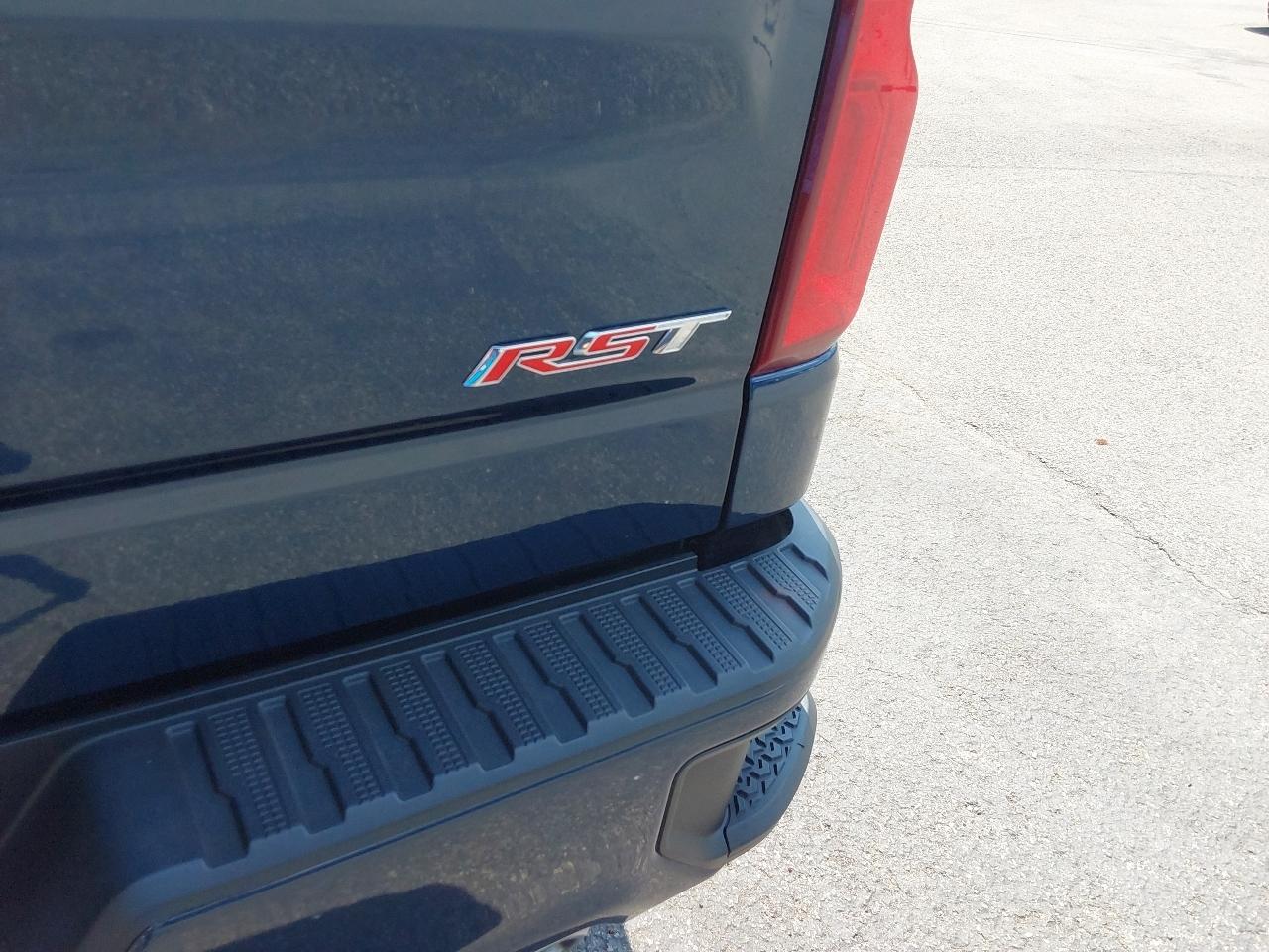 Chevrolet Silverado 1500 4WD Crew Cab 147" RST 2021