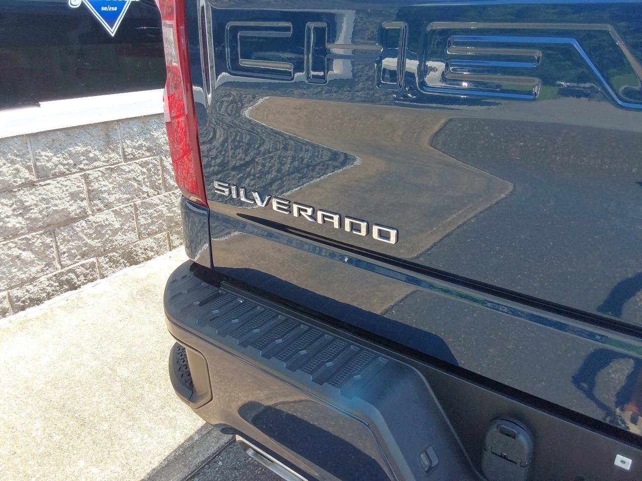 Chevrolet Silverado 1500 4WD Crew Cab 147" RST 2021