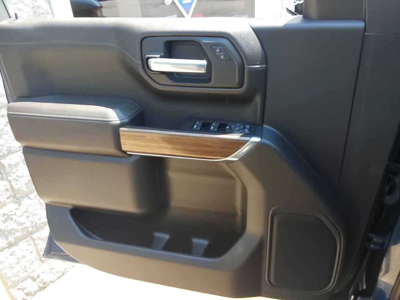 Chevrolet Silverado 1500 4WD Crew Cab 147" RST 2021