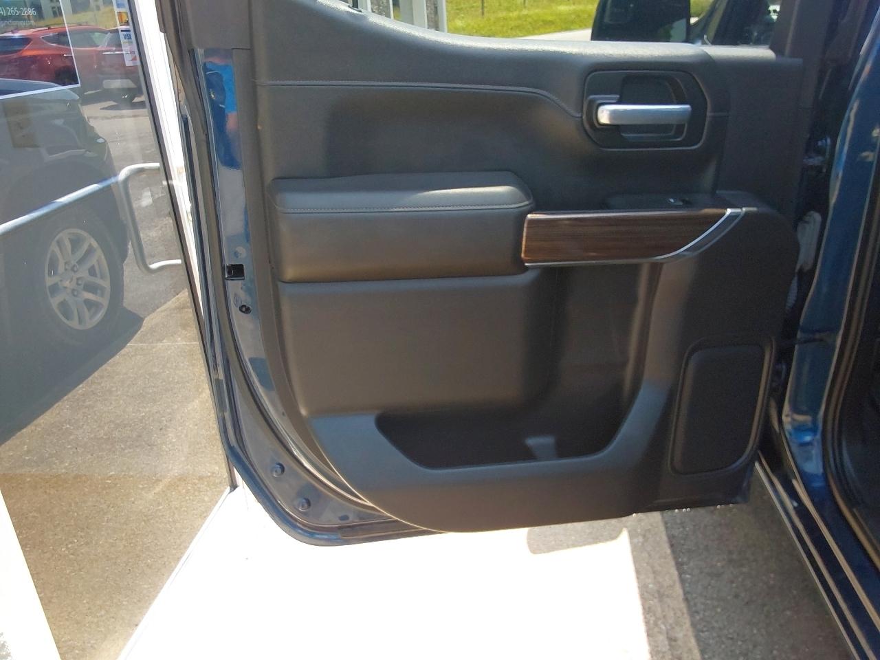 Chevrolet Silverado 1500 4WD Crew Cab 147" RST 2021