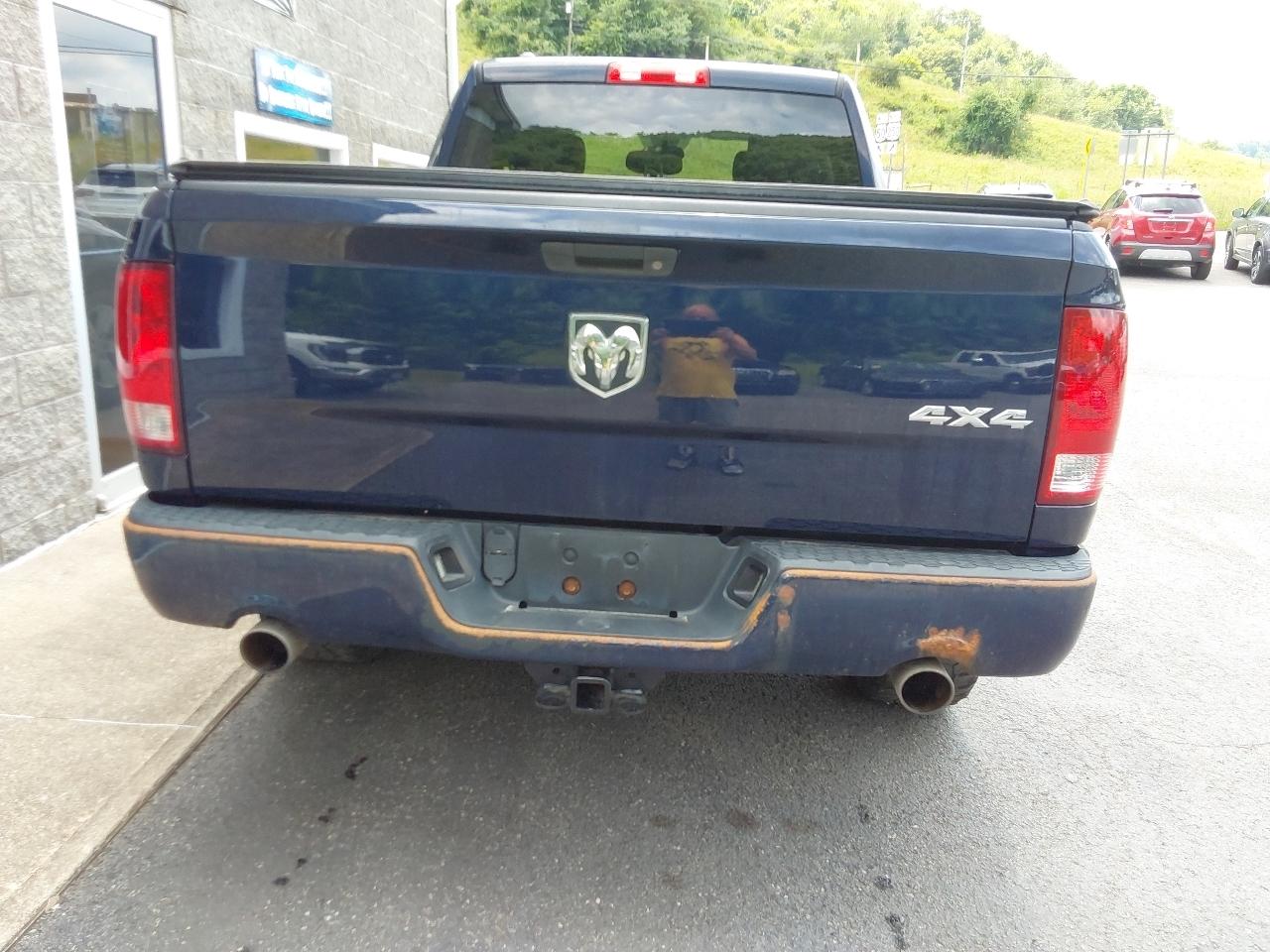 RAM 1500 4WD Quad Cab 140.5" Express 2013
