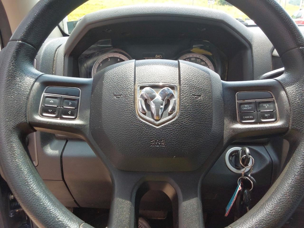 RAM 1500 4WD Quad Cab 140.5" Express 2013