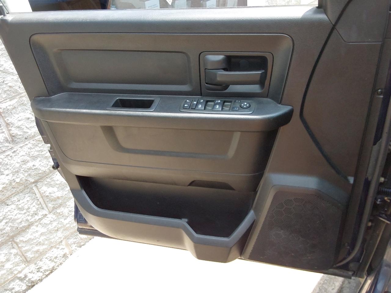 RAM 1500 4WD Quad Cab 140.5" Express 2013