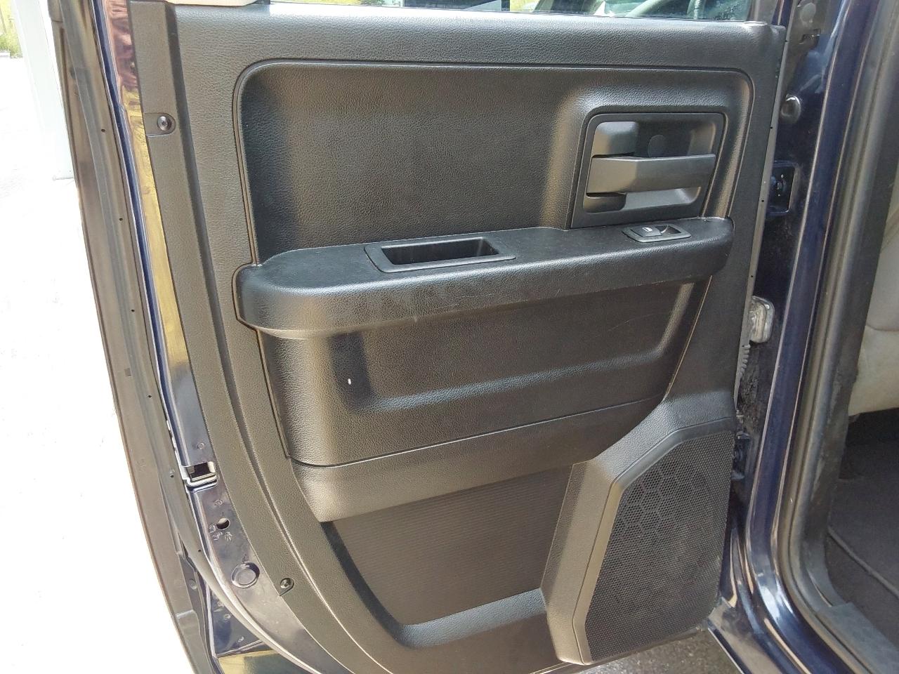 RAM 1500 4WD Quad Cab 140.5" Express 2013