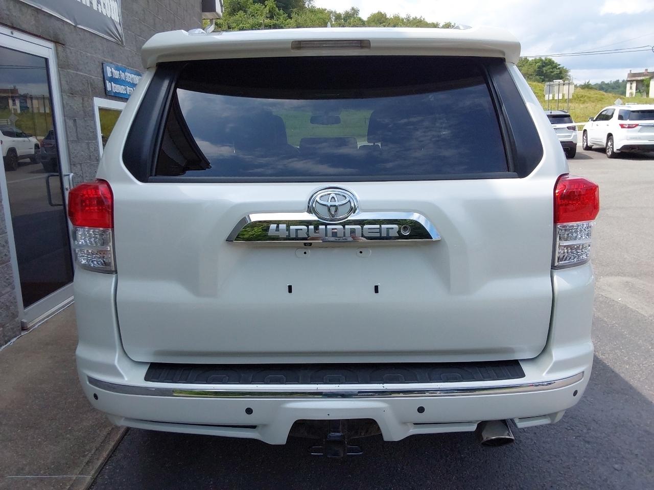 Toyota 4Runner 4WD 4dr V6 Limited (Natl) 2013