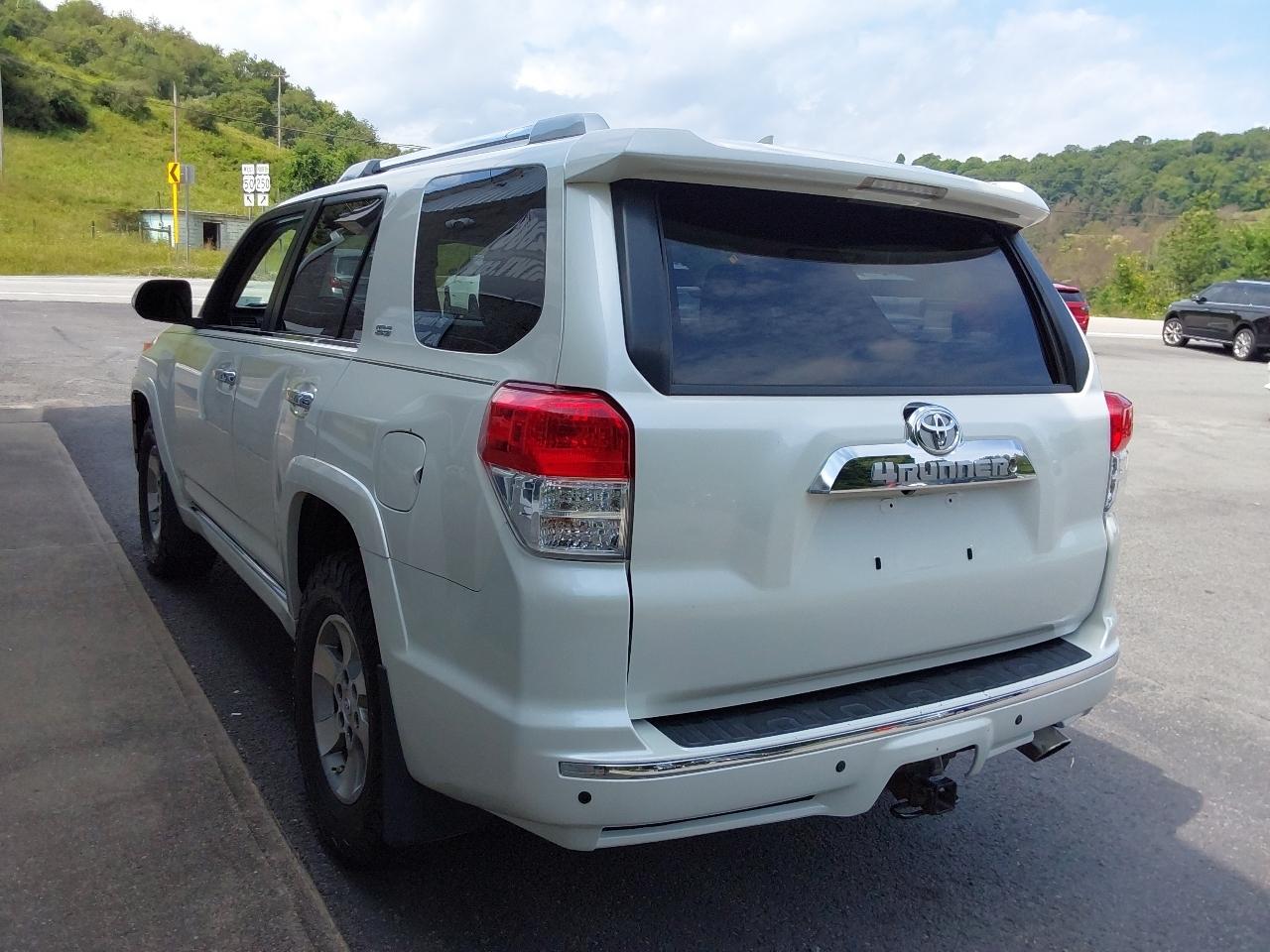 Toyota 4Runner 4WD 4dr V6 Limited (Natl) 2013