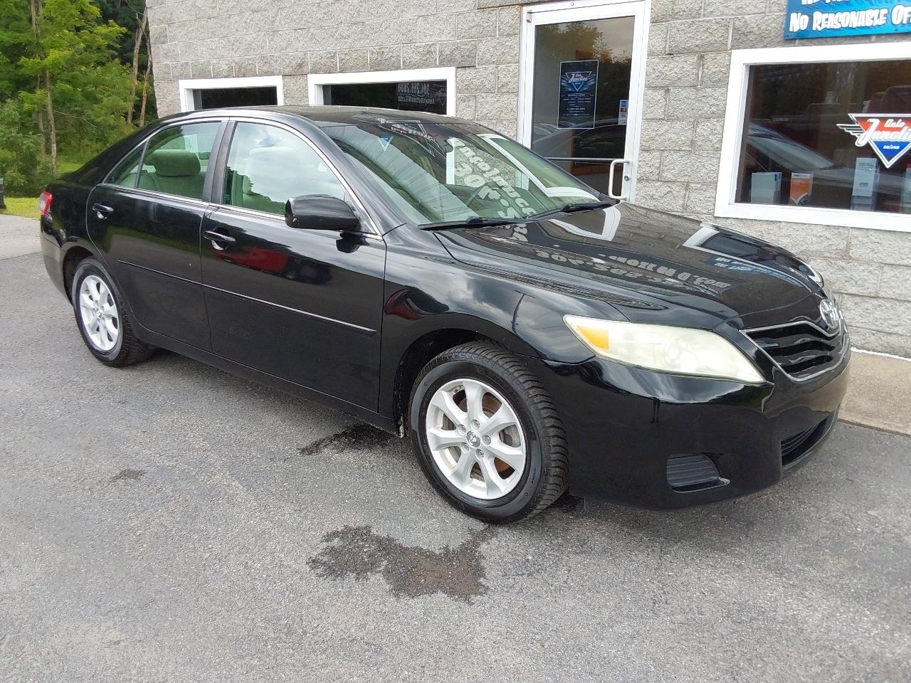 Toyota Camry 4dr Sdn I4 Man LE (Natl) 2011