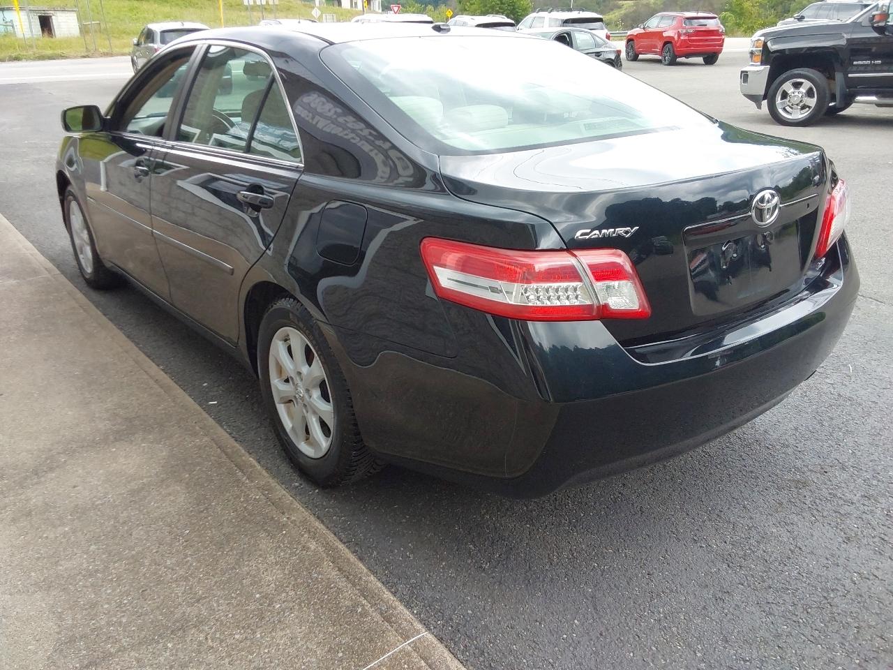Toyota Camry 4dr Sdn I4 Man LE (Natl) 2011