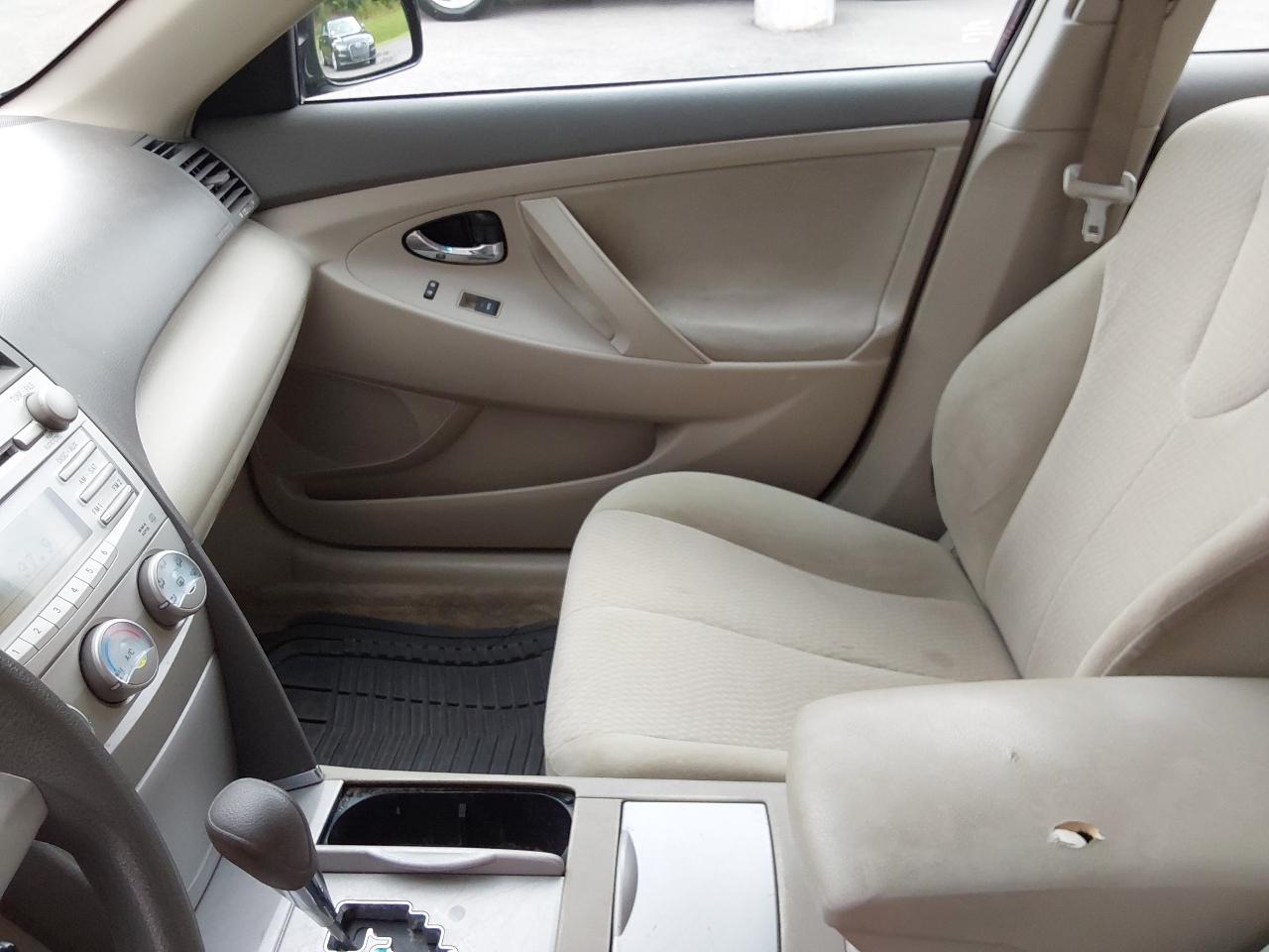 Toyota Camry 4dr Sdn I4 Man LE (Natl) 2011