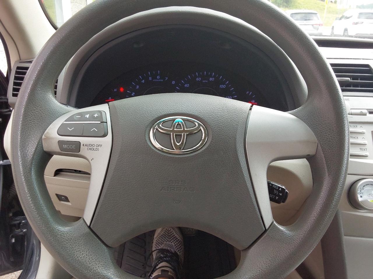 Toyota Camry 4dr Sdn I4 Man LE (Natl) 2011