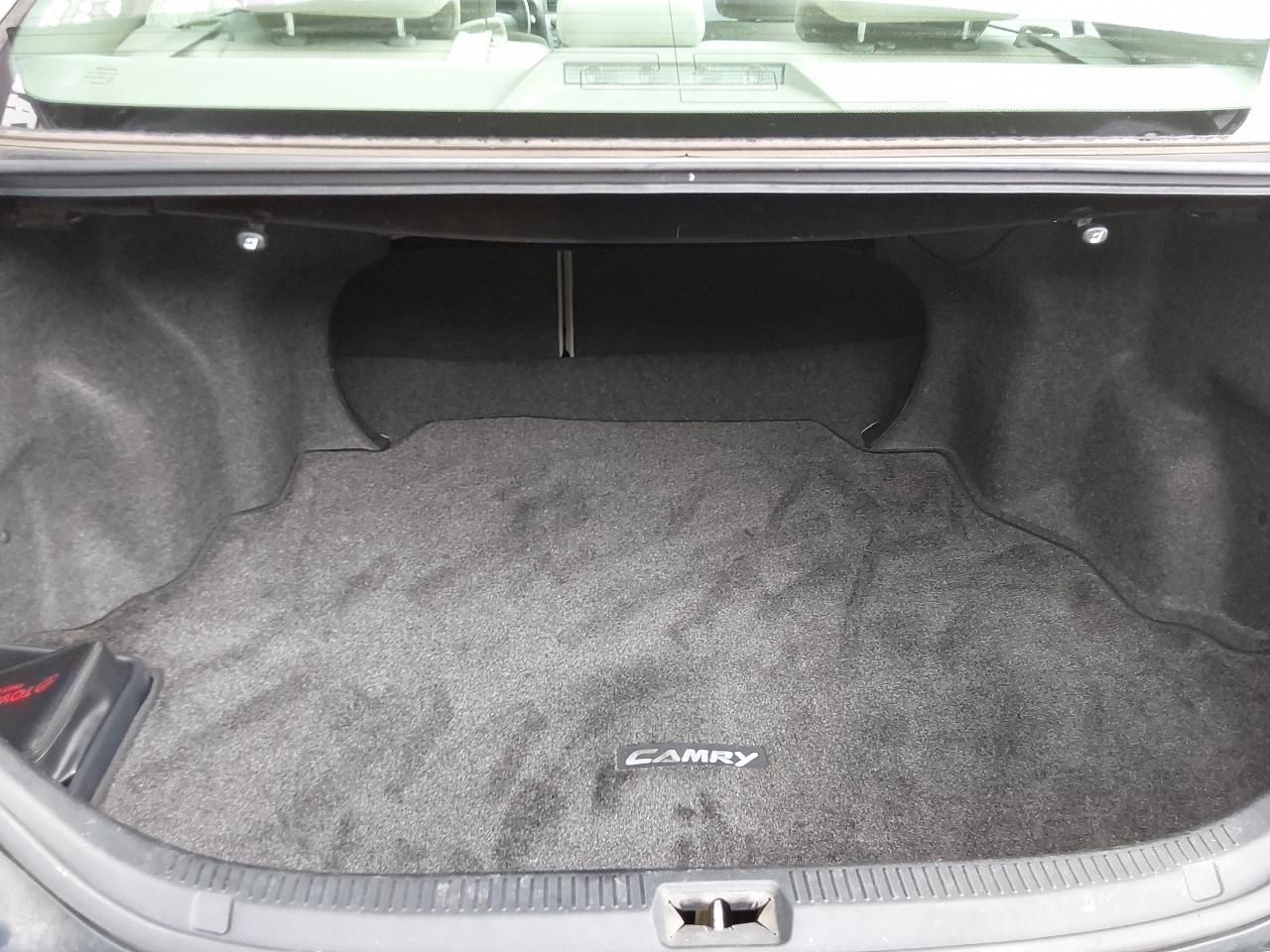 Toyota Camry 4dr Sdn I4 Man LE (Natl) 2011