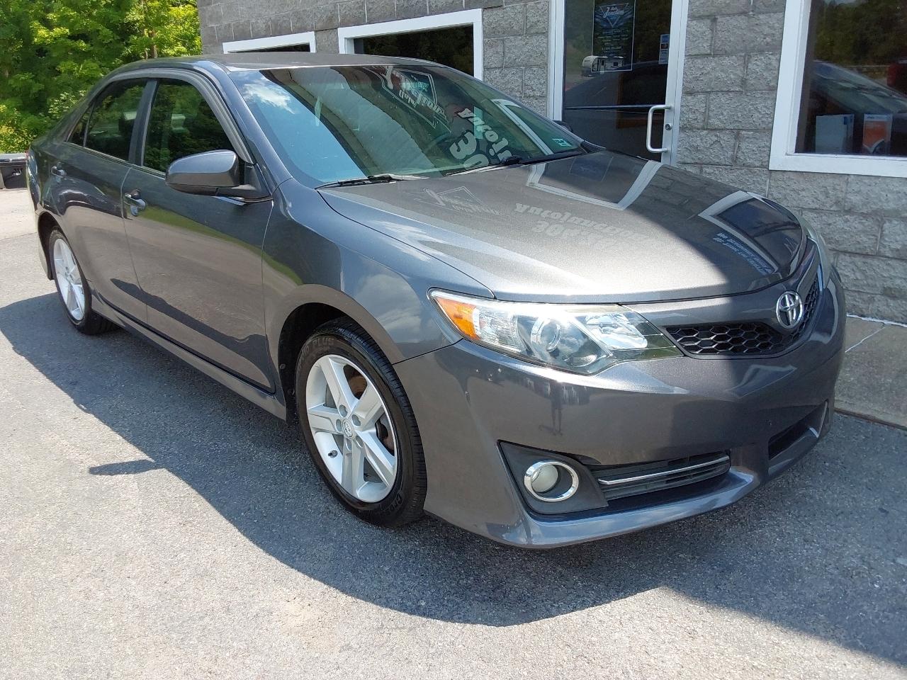 Toyota Camry 4dr Sdn I4 Auto XLE (Natl) 2013