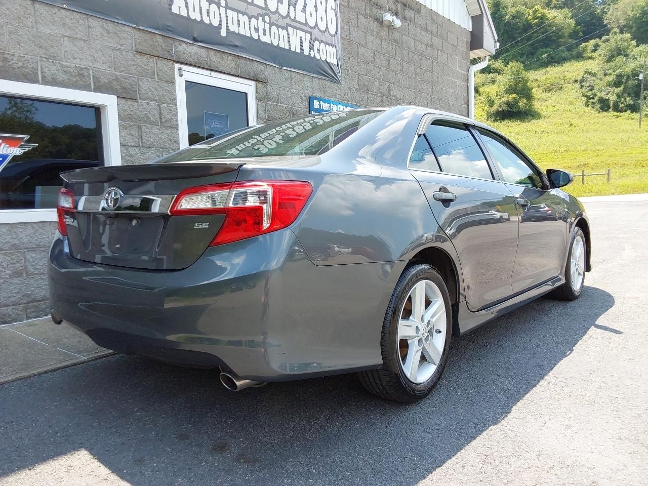 Toyota Camry 4dr Sdn I4 Auto XLE (Natl) 2013