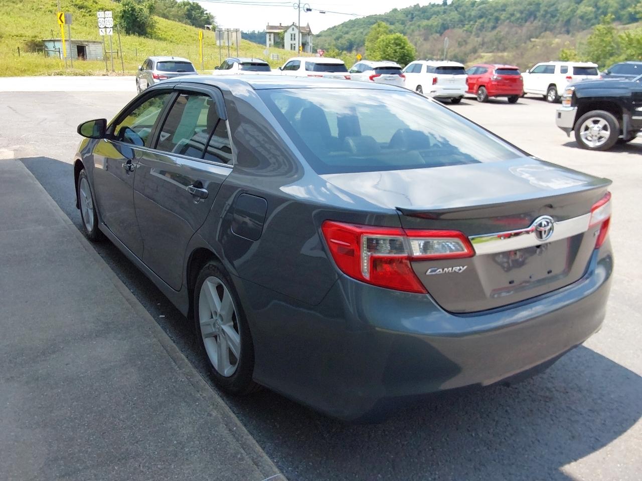 Toyota Camry 4dr Sdn I4 Auto XLE (Natl) 2013