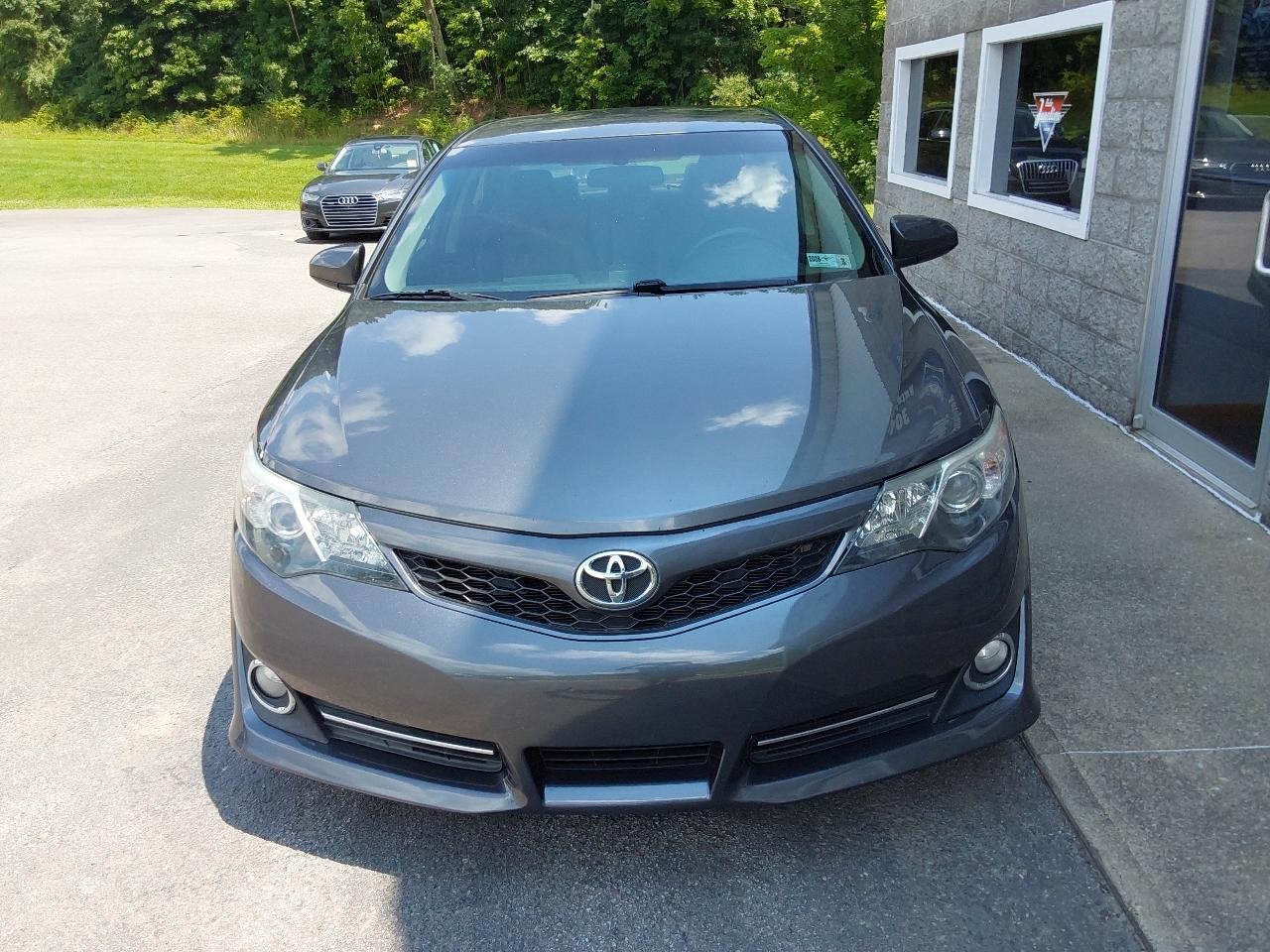 Toyota Camry 4dr Sdn I4 Auto XLE (Natl) 2013