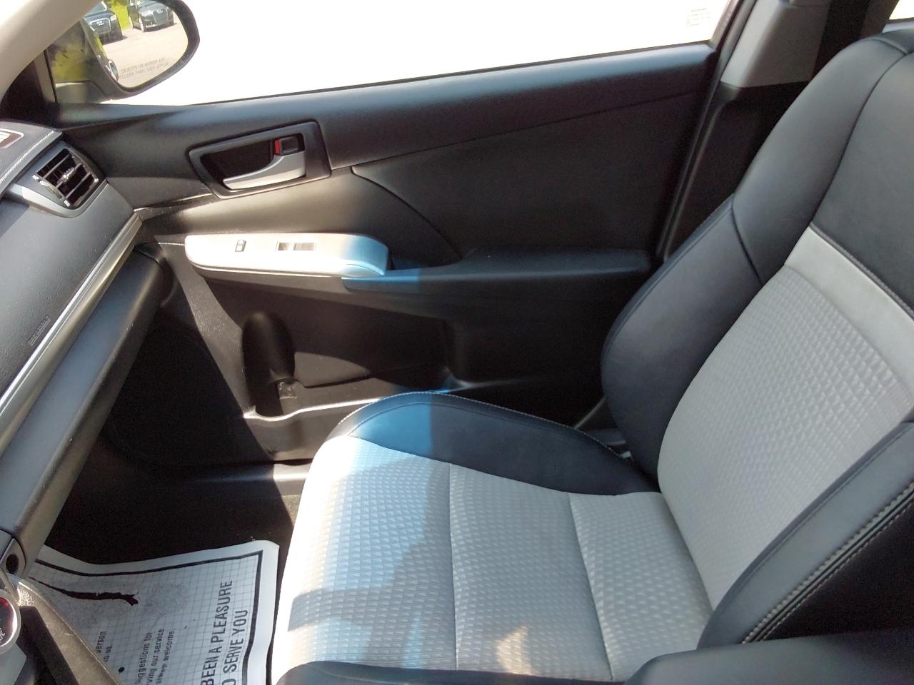 Toyota Camry 4dr Sdn I4 Auto XLE (Natl) 2013