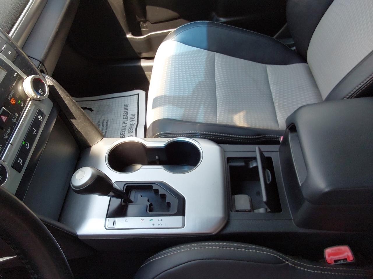 Toyota Camry 4dr Sdn I4 Auto XLE (Natl) 2013