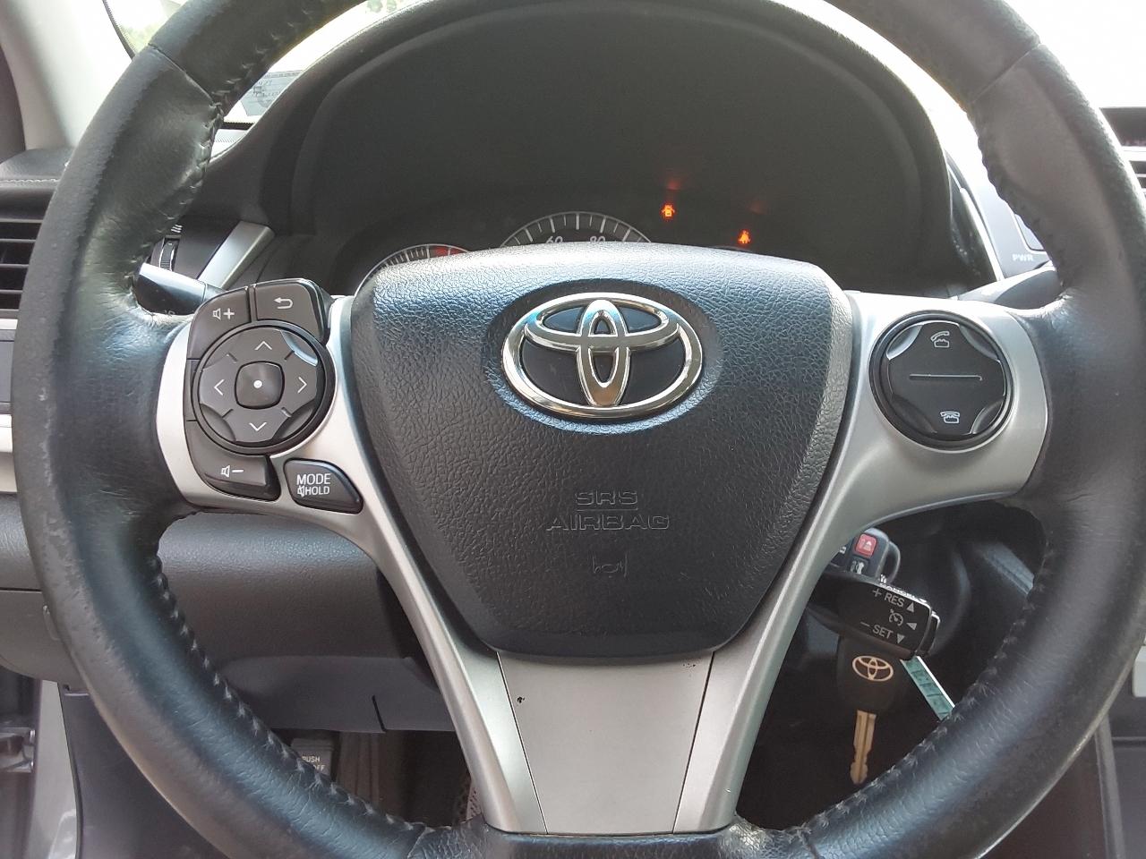 Toyota Camry 4dr Sdn I4 Auto XLE (Natl) 2013